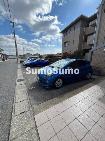 アミューズ甲東園の駐車場