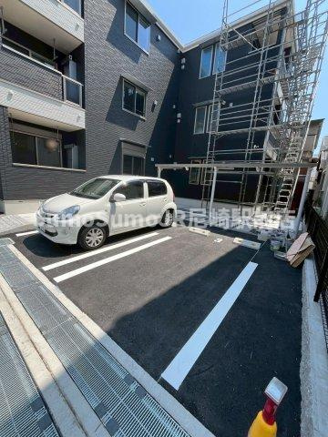 Ｄｒｅａｍ　Ｌｉｆｅの駐車場|車をお持ちの方に嬉しい駐車場付きの物件です