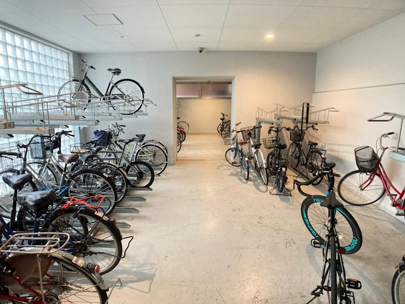 CITY SPIRE難波グレイスの駐車場