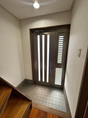 愛宕山戸建の玄関