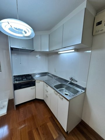 愛宕山戸建のキッチン