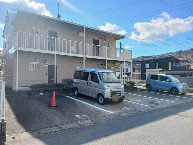 ドミール立野の駐車場