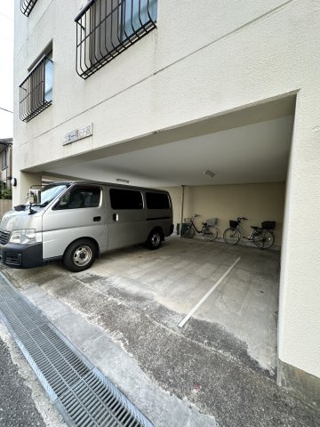 ニュー甲子園◆広告全可◆鍵現地◆収納豊富◆リフォーム済◆業手１０万円◆の駐車場