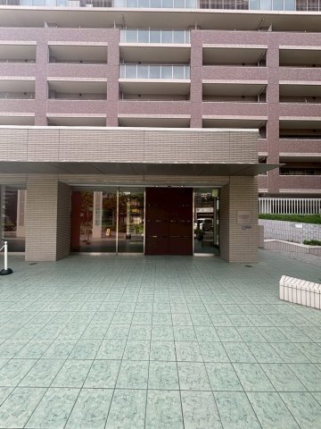 エル・セレーノ上本町レジデンスのエントランス