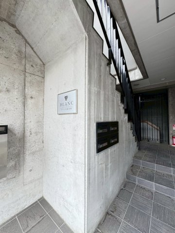 Blanc岩屋中町のエントランス