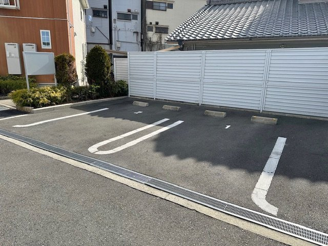 メゾン　ド　ソレアードの駐車場