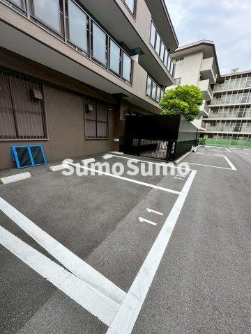 アスカハイツの駐車場