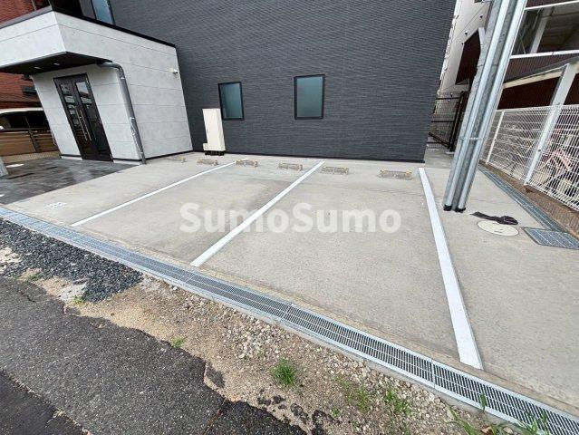 ヴェルステック西宮鳴尾の駐車場|車をお持ちの方に嬉しい駐車場付きの物件です