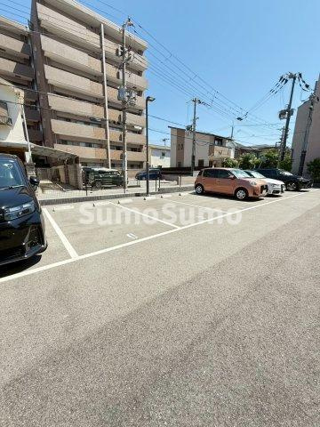 Creer RiviereⅢの駐車場|駐車場があるので、車を買う予定の方も安心です