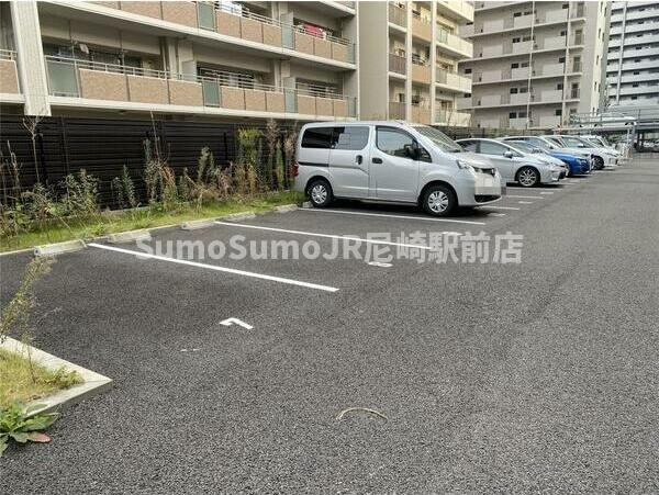 S-RESIDENCE新大阪WESTの駐車場|駐車場です