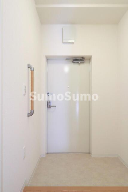 ＵＲグリーンヒルズ仁川 2号棟の玄関|シンプルで使いやすい玄関です