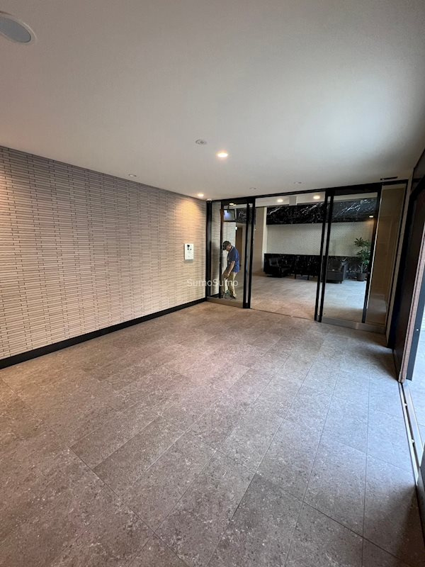 エスリード難波ザ・アークのエントランス