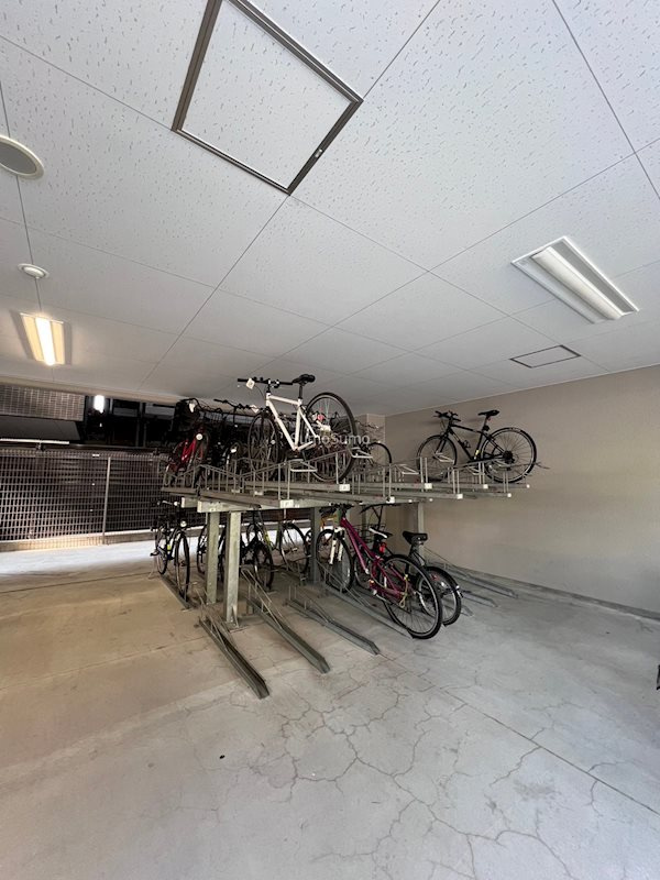 エスリード難波ザ・アークの駐車場