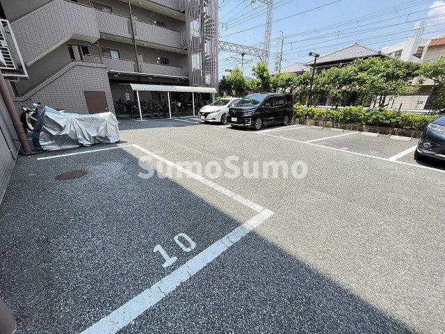 フォンテーヌブローの駐車場