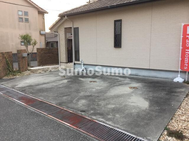 岩岡戸建の駐車場|駐車場に車を止められます