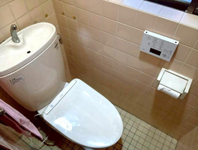 高知市福井町　中古一戸建てのトイレ|温水洗浄便座付きで、毎日快適に使えるトイレ