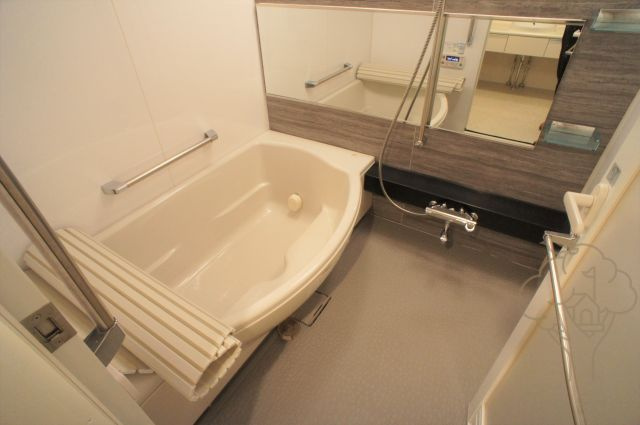 グレンパーク梅田北の浴室