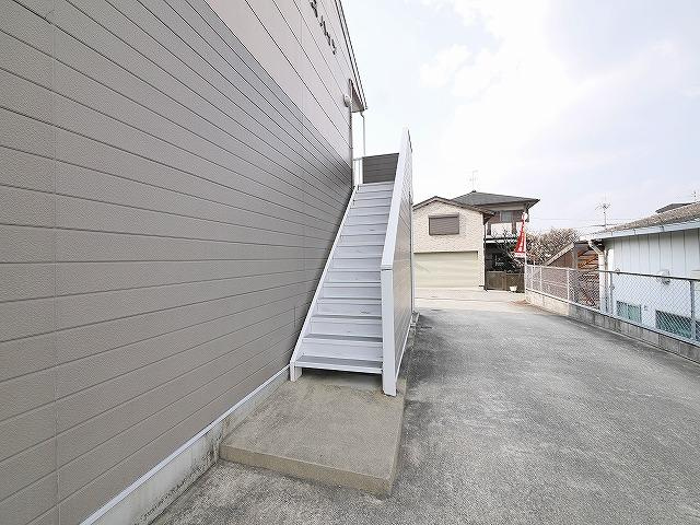 ビーナスハイツのその他共用部分|足元が見やすい階段です