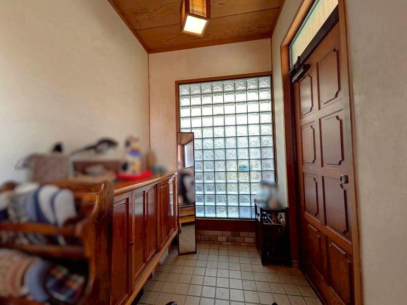 高知市吸江　中古戸建ての玄関