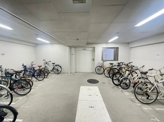 Grandi Utsubo Parkの駐車場