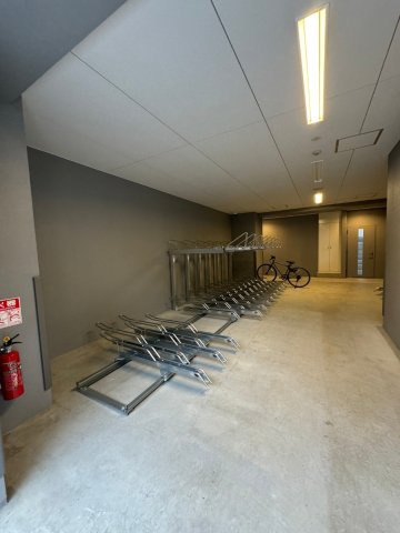 セレニテ難波ミラク参番館の駐車場