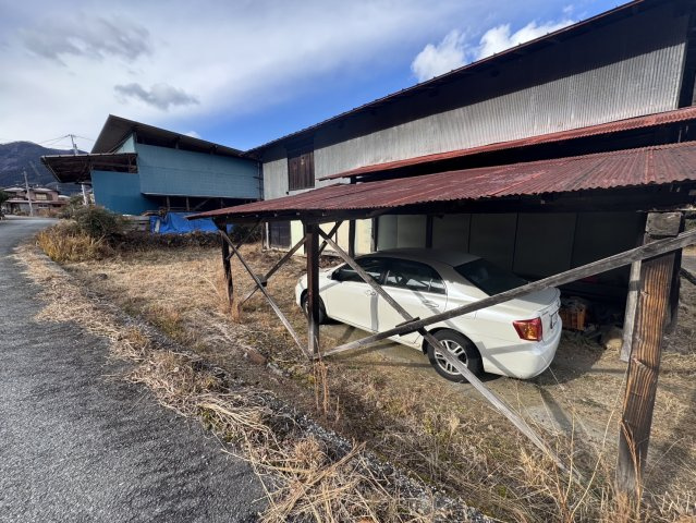 秩父市荒川白久の倉庫付き土地