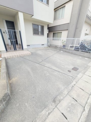 大屋町21-10戸建の駐車場