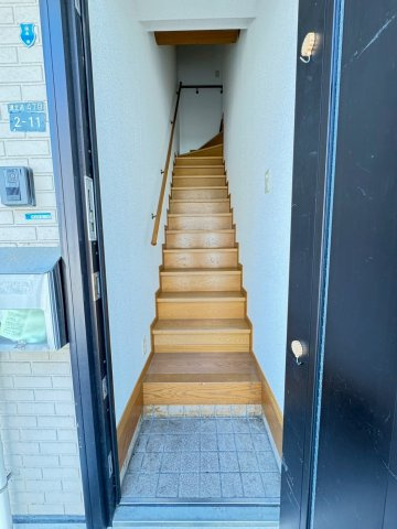 灘北通4丁目貸テラスハウスの玄関
