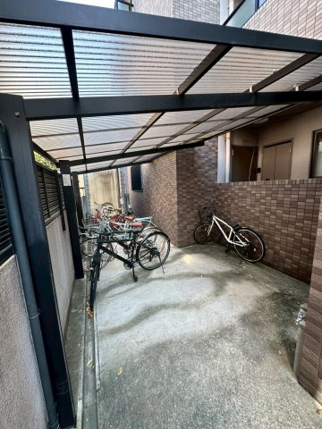 シャンテ甲東園の駐車場