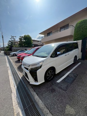 シンフォニー逆瀬川の駐車場