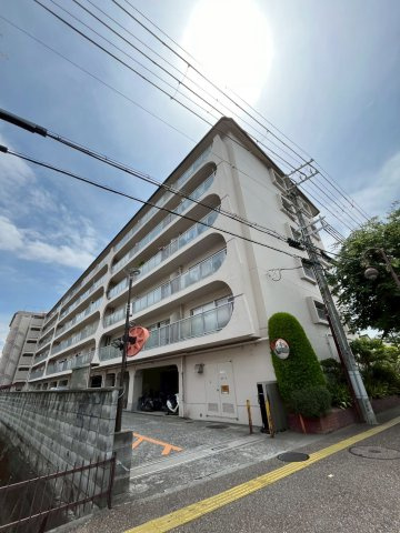 逆瀬川スカイハイツの外観