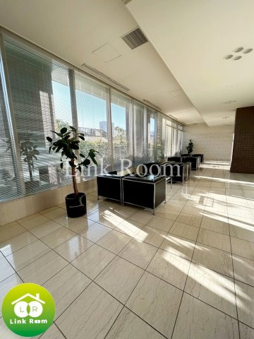 東京アインスリバーサイドタワーの玄関