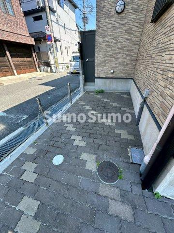 甲子園二番町　一戸建貸家の駐車場