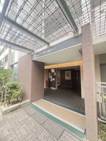 URKOBE・岡本2号棟のエントランス