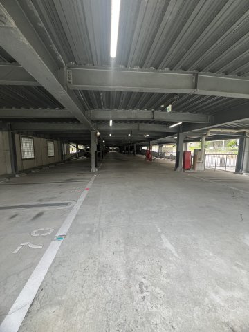 URKOBE・岡本2号棟の駐車場