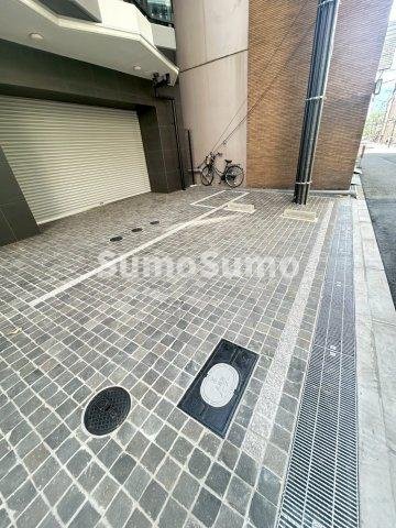 コンフォリア・リヴ谷町四丁目の駐車場