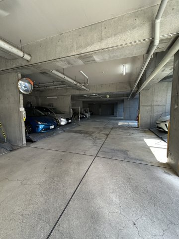 コスモ舞子坂弐番館の駐車場