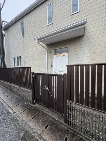 権現町3丁目貸家のエントランス