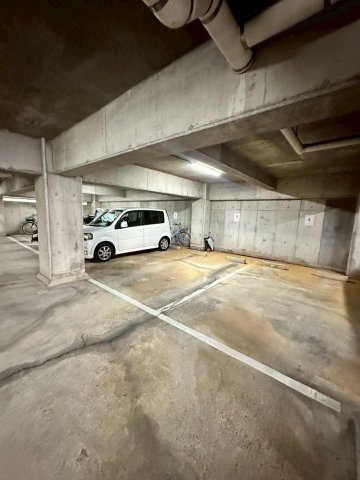 グランドライフ青木の駐車場