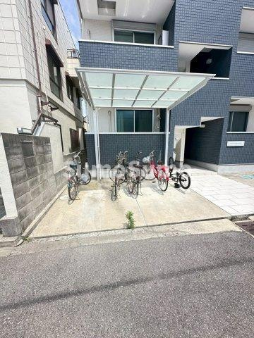 ＫＡＲＩＮ明石南の駐車場|車をお持ちの方に嬉しい駐車場付きの物件です
