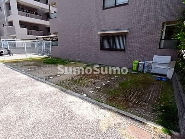 エスポワール西宮北口（平木町）の駐車場