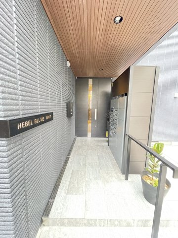 HEBEL BLUME新神戸のエントランス