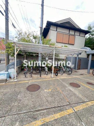 LakiaApartment夙川の駐車場