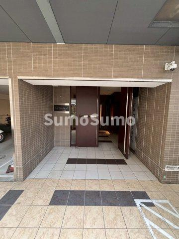 大阪市中央区南船場２丁目の賃貸マンションのエントランス