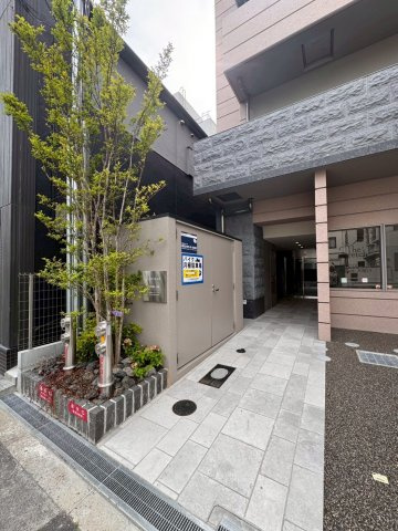 La CASA 上汐のエントランス|落ち着いたエントランスです