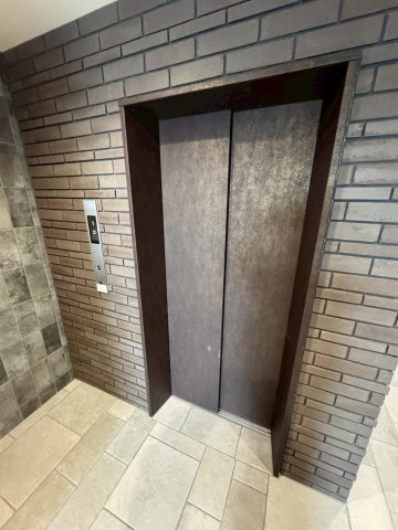 La CASA 上汐のロビー|建物の内部です