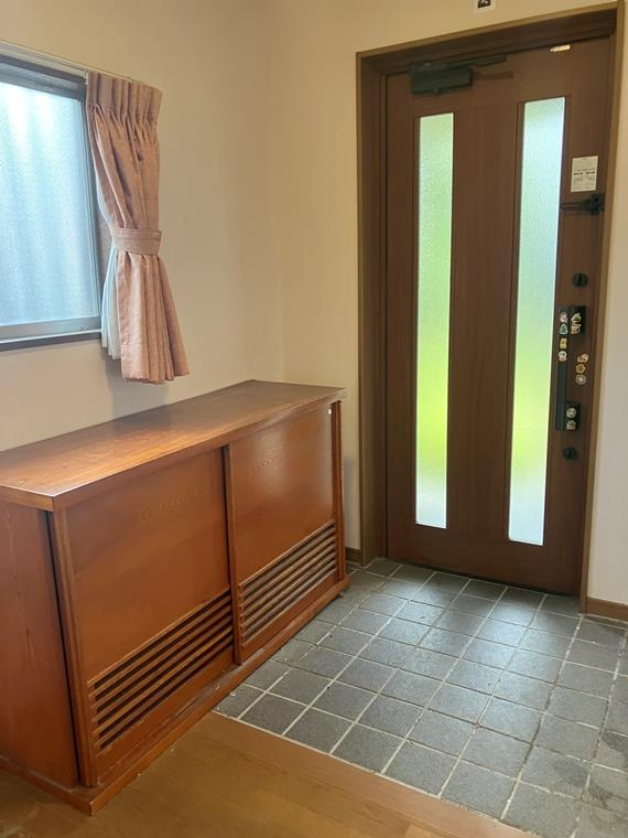 元町戸建の玄関