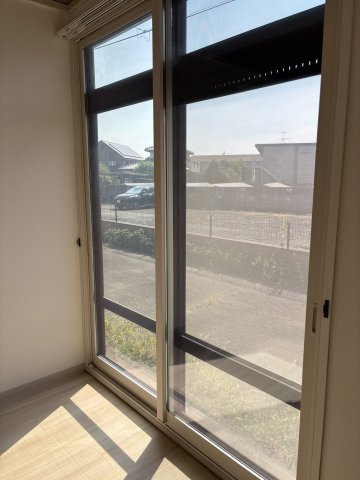 Eurekaの内装|内窓（ペアガラス）で二重サッシになっているためとても静かで暖かいです！