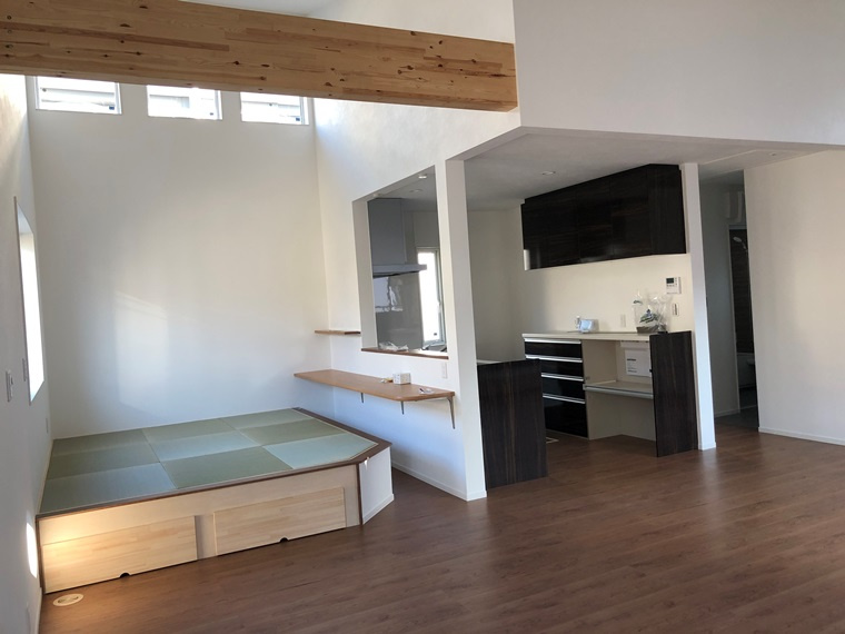 うれし野戸建の居間・リビング