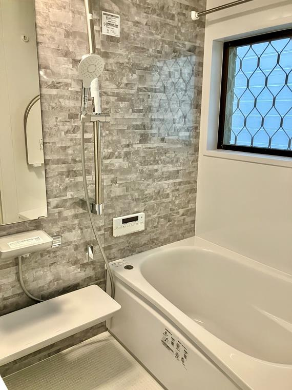 上小町戸建の浴室